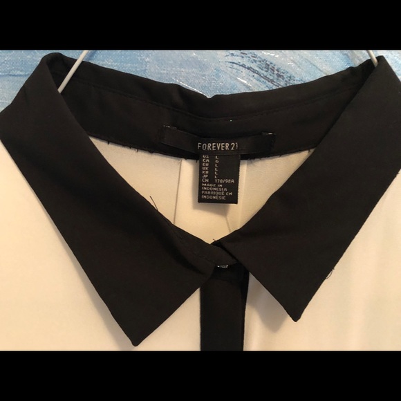Elegant White Top with Contrast Black Banding Sz L - Picture 3 of 3